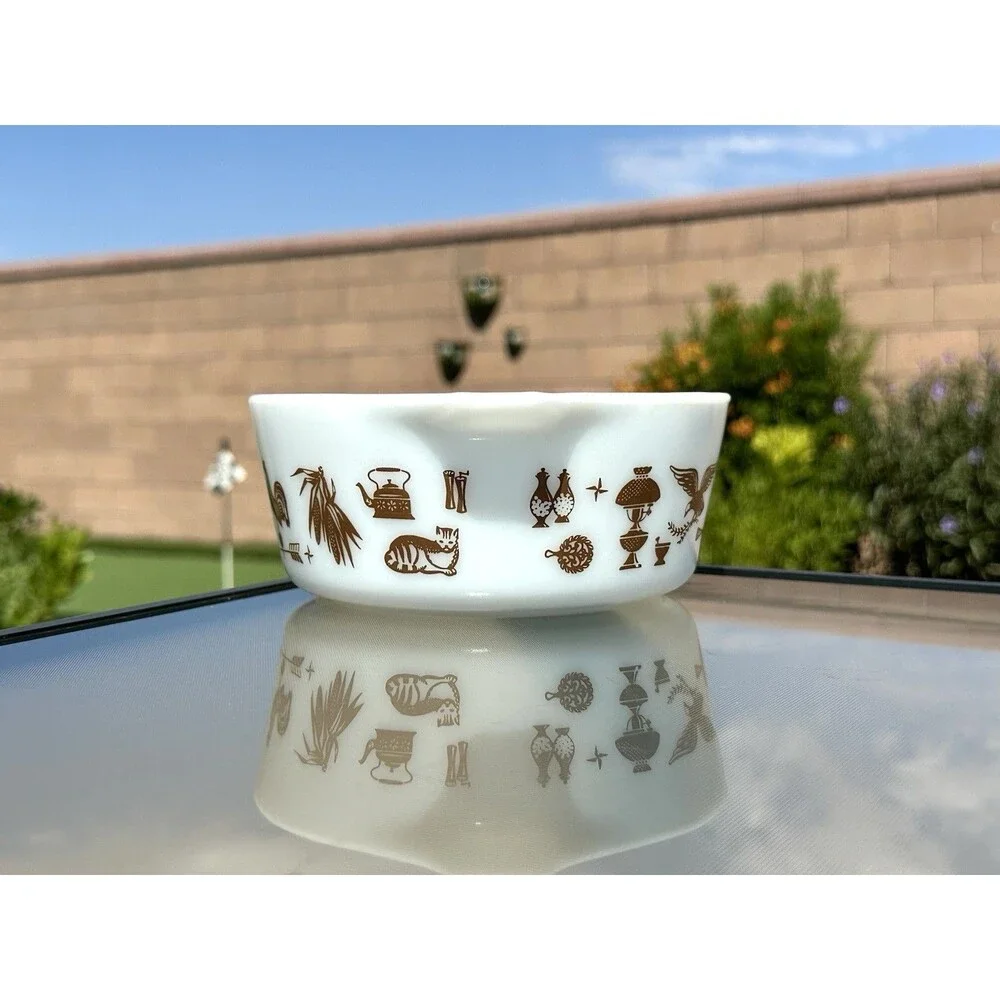 VTG PYREX Early American 1.5 Pint 472 Round Casserole Dish Milky White & Brown
